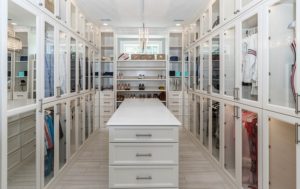 Read more about the article Walk-In Closet